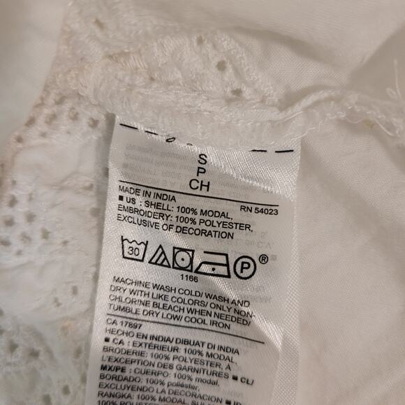 Old Navy Women’s Ivory/White Eyelet Camisole Top Size S Wide Straps Smocked Bust - Picture 8 of 10